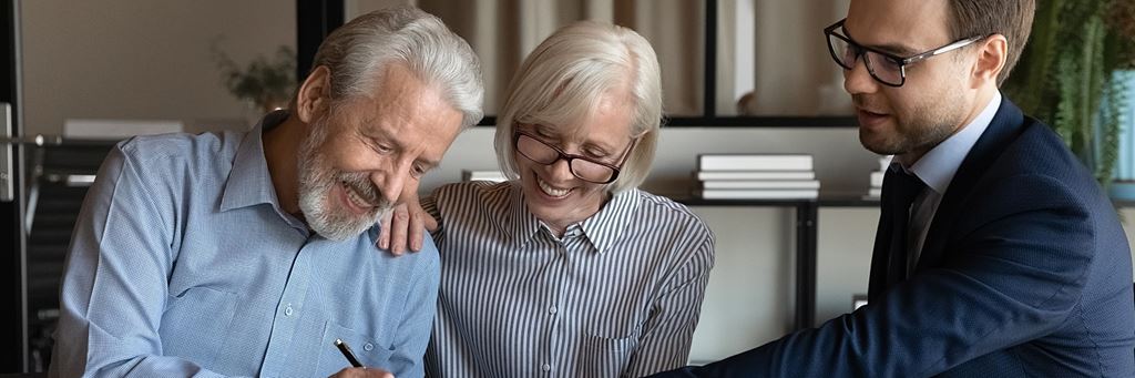 A retired couple meet with an advisor.