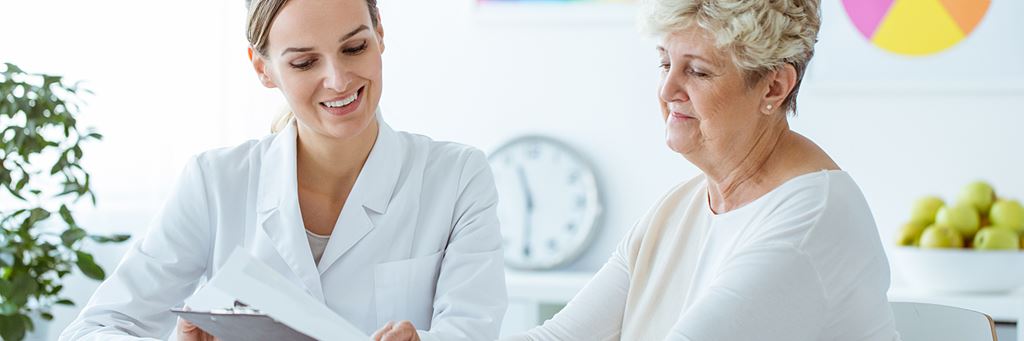 A senior patient speaks with a doctor about managing the costs of diabetes care and treatment.